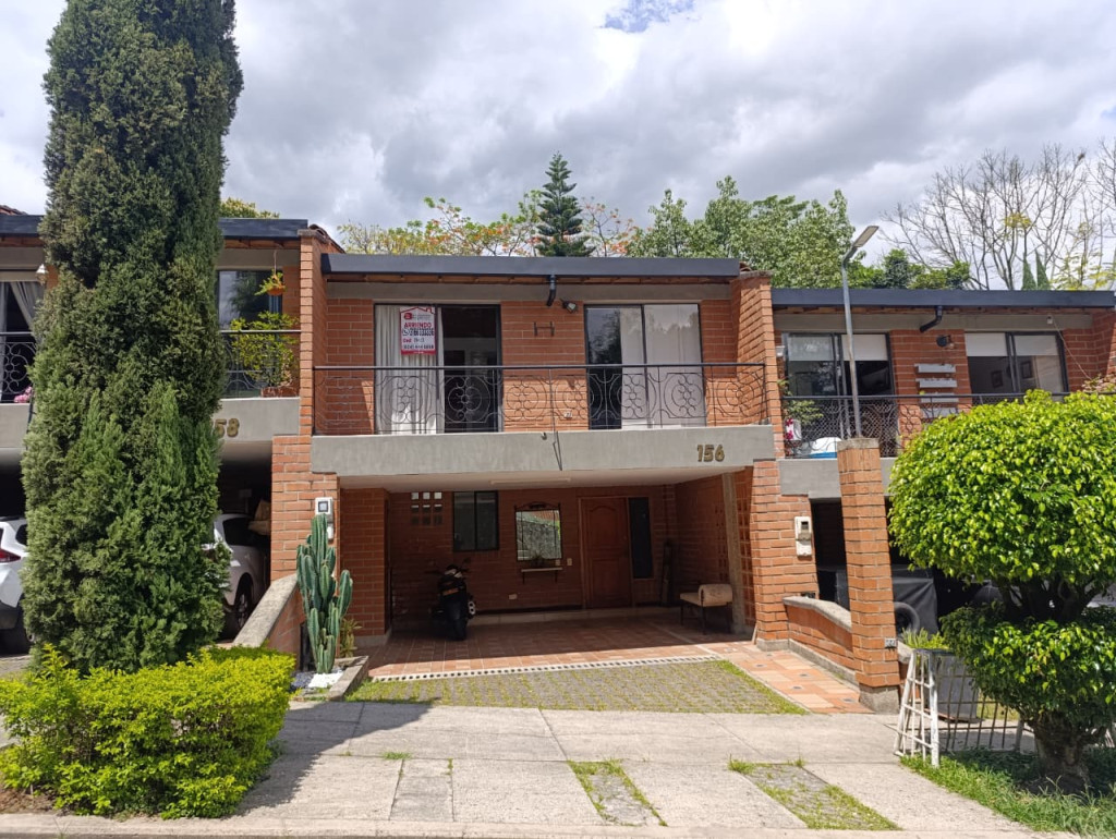 CASA CR 28 SUR # 37 B - 73 SUR CA 156 - BRR LOMA DE LAS BRUJAS, Loma De Las Brujas, Envigado