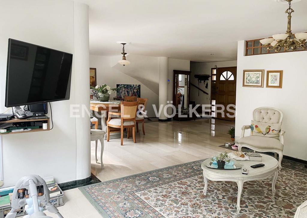 Casa en Venta por Engel & Volkers ubicado en Medellín. El código del inmueble es: 7374896