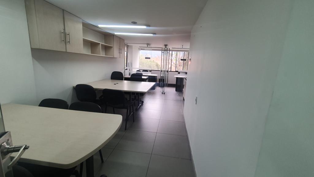 Oficina En Arriendo - Puente Largo, Bogotá