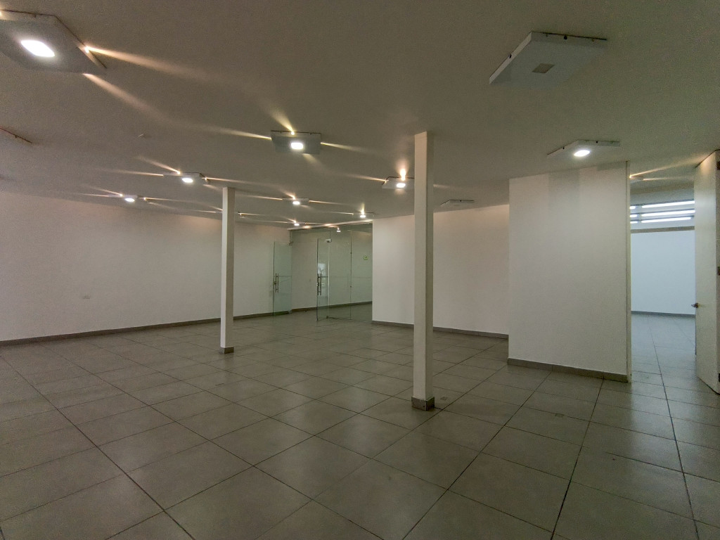 Local En Arriendo - Santa Barbara Central-Usaquén, Bogotá