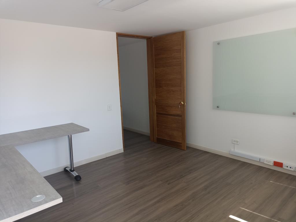 Oficina En Arriendo - Puente Largo, Bogotá