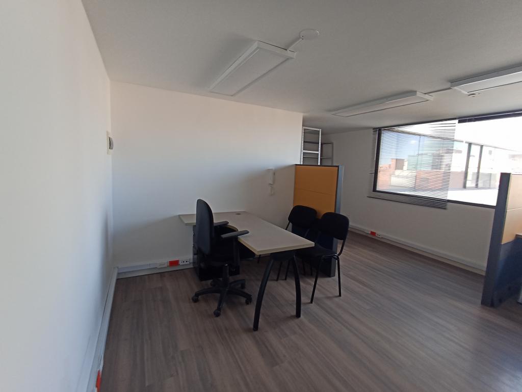 Oficina En Arriendo - Puente Largo, Bogotá