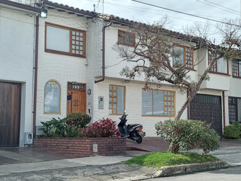 Casa En Venta - Pontevedra, Bogotá
