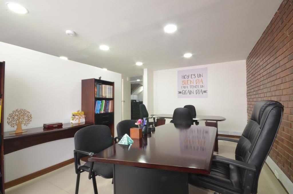Casa En Venta - Pontevedra, Bogotá