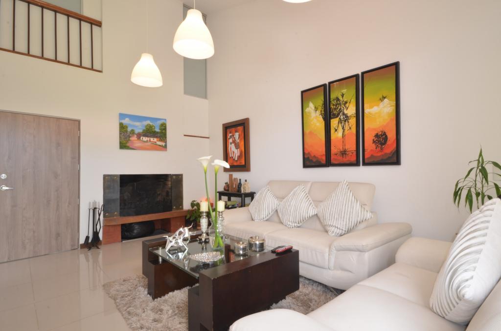 Casa En Venta - Pontevedra, Bogotá