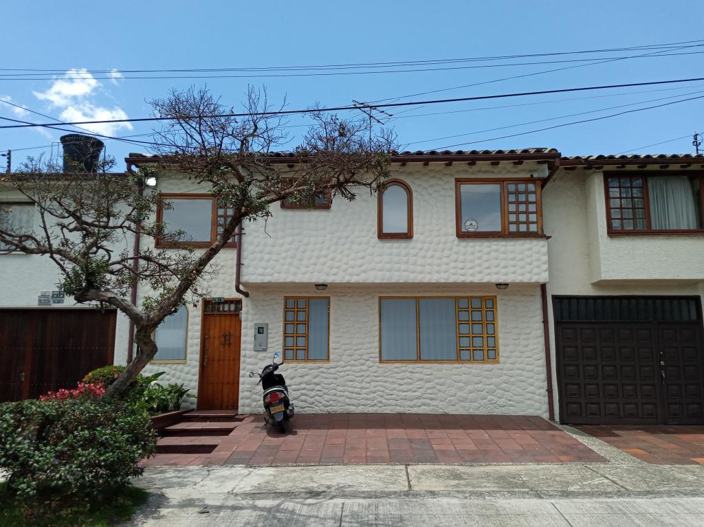 Casa En Venta - Pontevedra, Bogotá