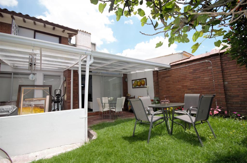 Casa En Venta - Pontevedra, Bogotá