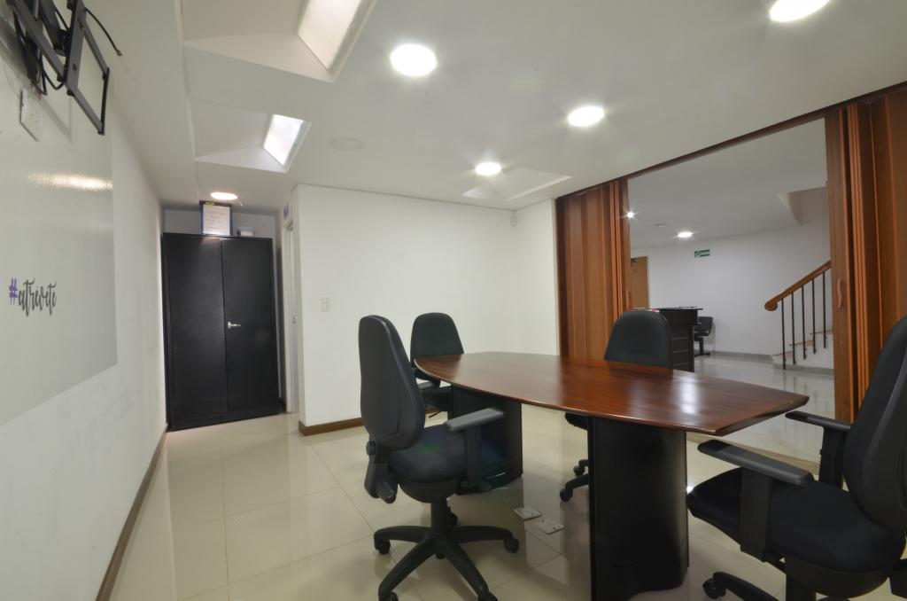 Casa En Venta - Pontevedra, Bogotá