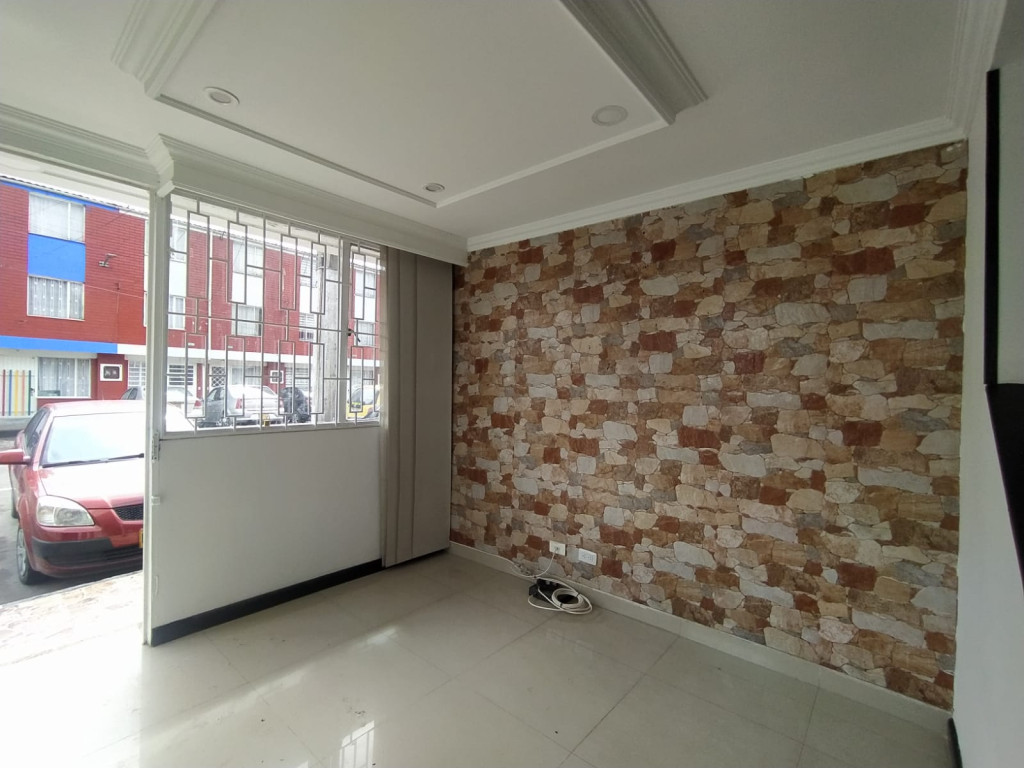 CASA CALLE 70 B No. 105 F - 95, Plazuelas del Virrey, Bogotá