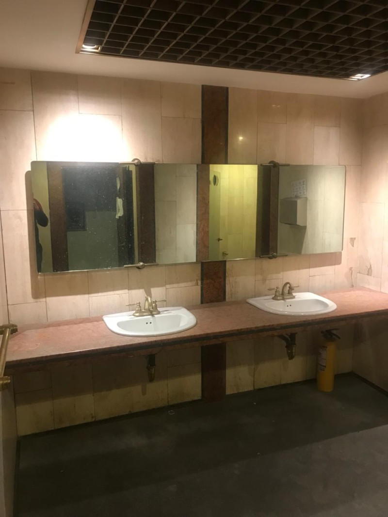 Local EN ARRIENDO EN Parque Central Bavaria, código: 10102652 - 5