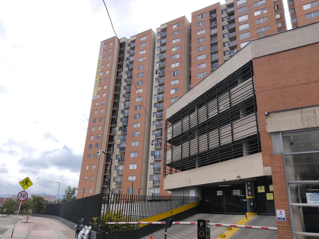 APARTAMENTO CARRERA 81 F No. 10 B - 40, PLAZA DE LAS AMERICAS, Bogotá
