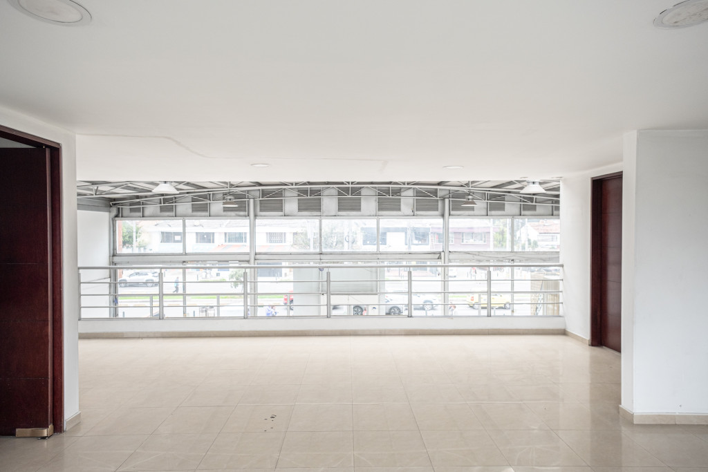 Local En Arriendo - Pontevedra, Bogotá