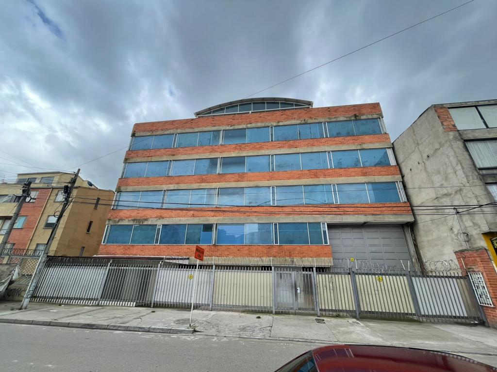 Edificio En Arriendo - El Toberín, Bogotá