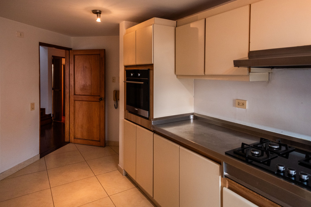 Apartamento En Arriendo/Venta - Los Rosales, Bogotá