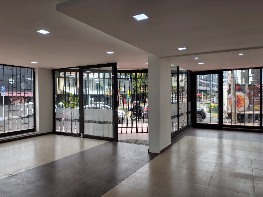 Local En Arriendo - Lago Gaitán, Bogotá