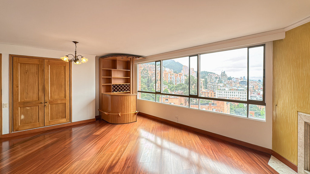 Apartamento En Arriendo - Los Rosales, Bogotá