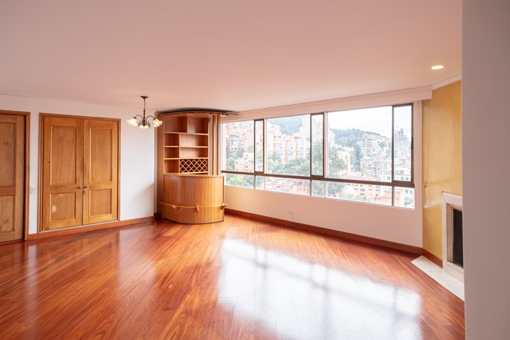 Apartamento En Arriendo - Los Rosales, Bogotá