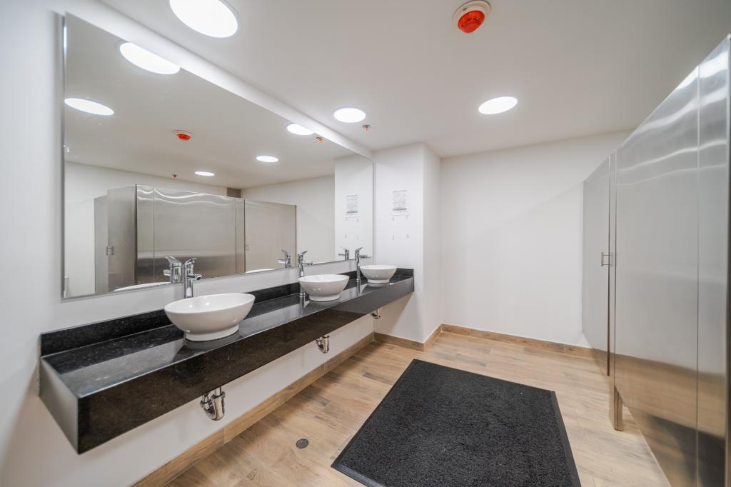 Oficina En Arriendo/Venta - Prado Veraniego, Bogotá