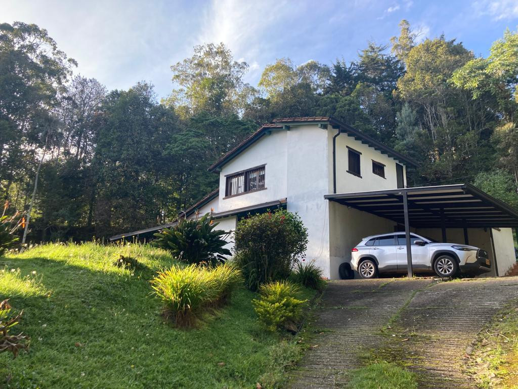 Casalote en venta, código 2630