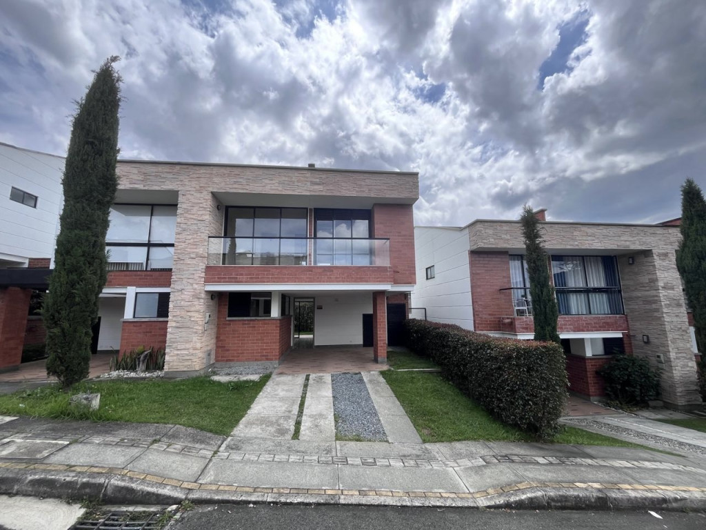 Casa en arriendo, código 2658