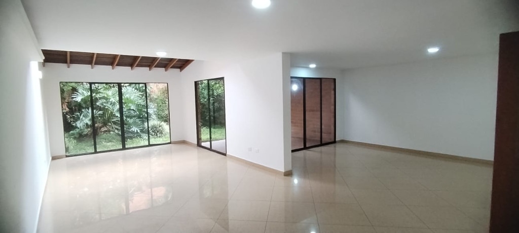 Casa en arriendo, código 2831