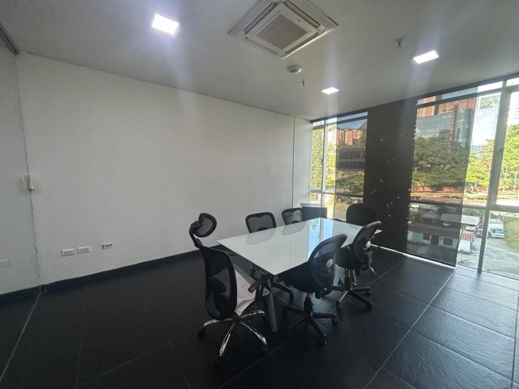 Oficina en arriendo, código 2881