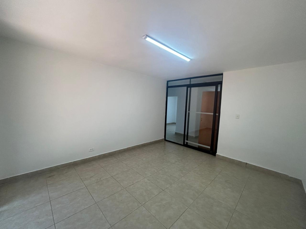 Casa-local en arriendo, código 2902