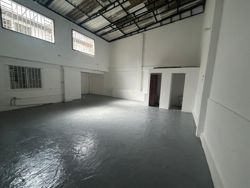 Casa-local en arriendo, código 2912