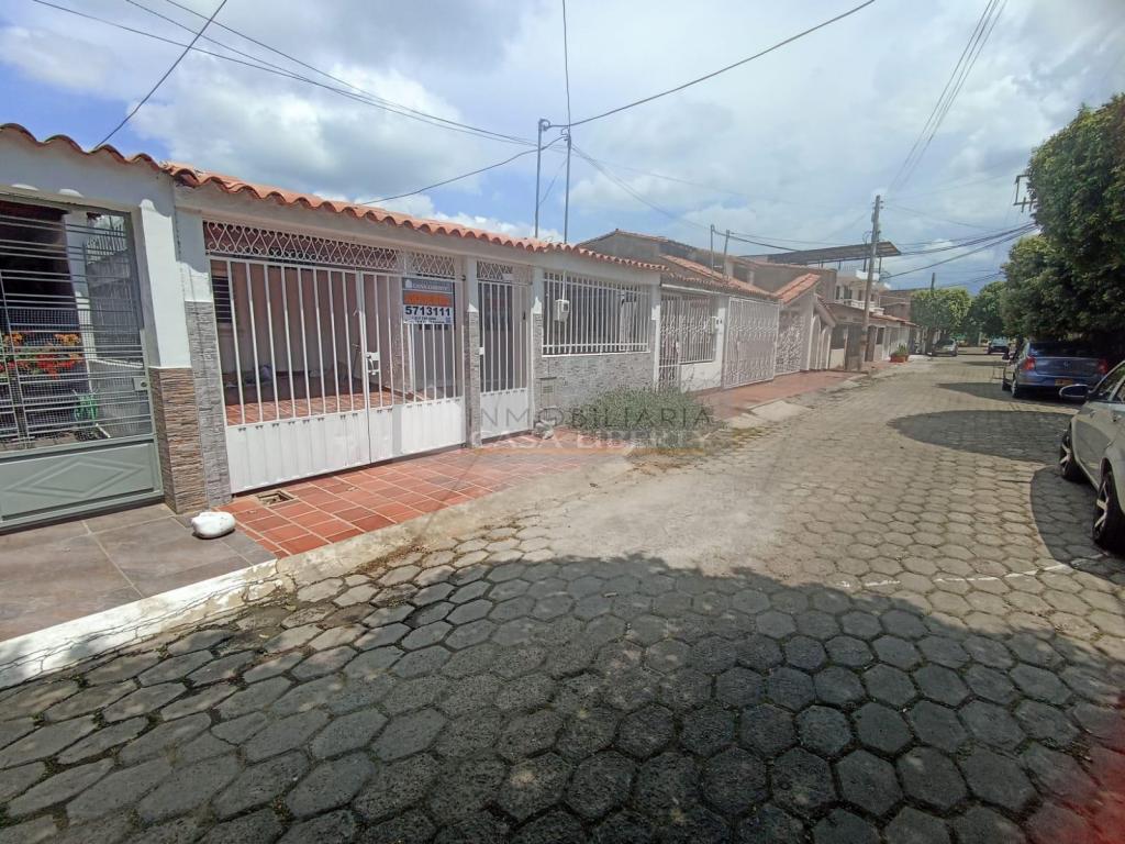 CASA CALLE 16N # 17E-60 NIZA (INCLUYE APATAESTUDIO), Niza, Cúcuta