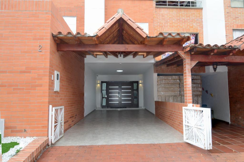 Casa-condominio EN VENTA EN Lagos Del Cacique, código: 10170691 - 2