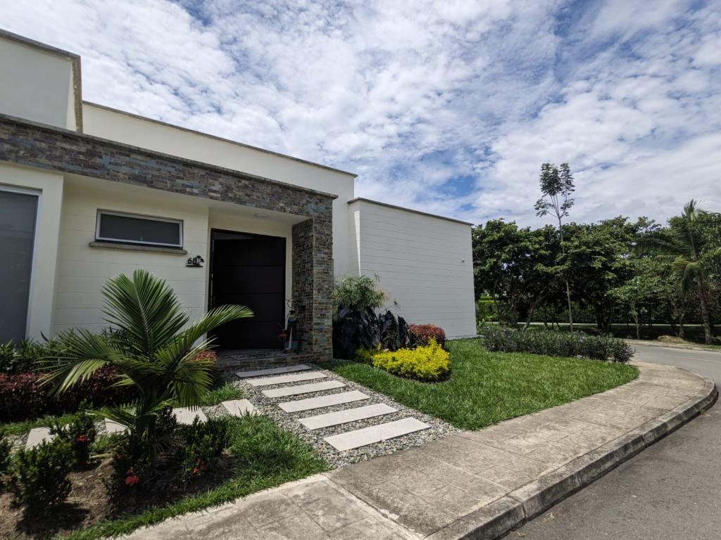 Casa-condominio EN VENTA EN Condominio Lagos de Iraka, Casas de Campo, código: 1085672 - 2