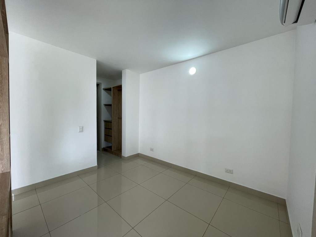 Apartamento En Venta - Urbanización La Flora, Cali