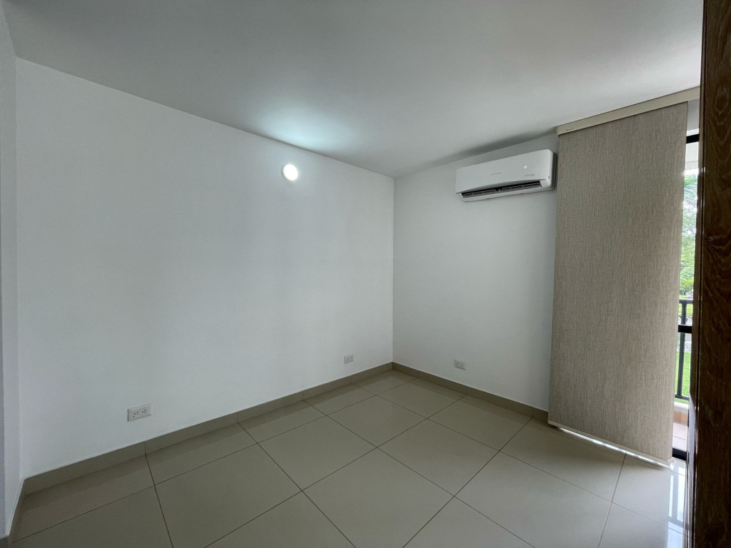 Apartamento En Venta - Urbanización La Flora, Cali