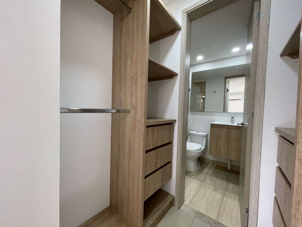 Apartamento En Venta - Urbanización La Flora, Cali