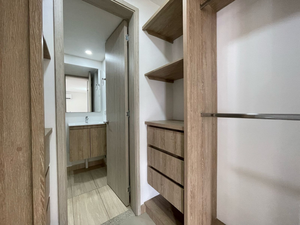 Apartamento En Venta - Urbanización La Flora, Cali