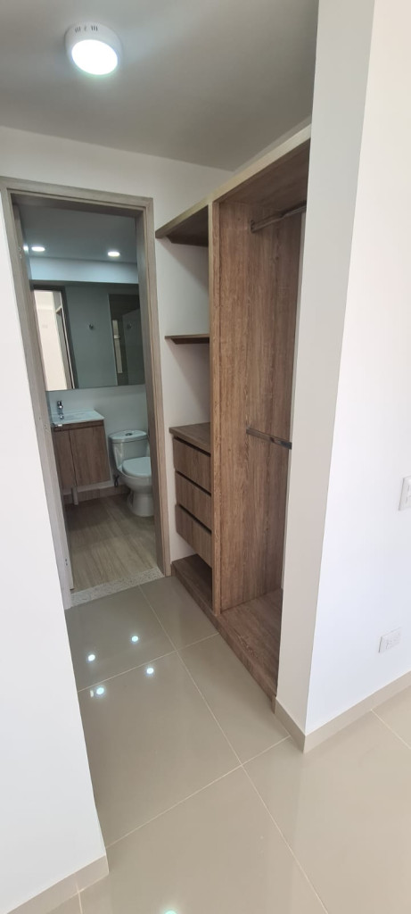 Apartamento En Venta - Urbanización La Flora, Cali