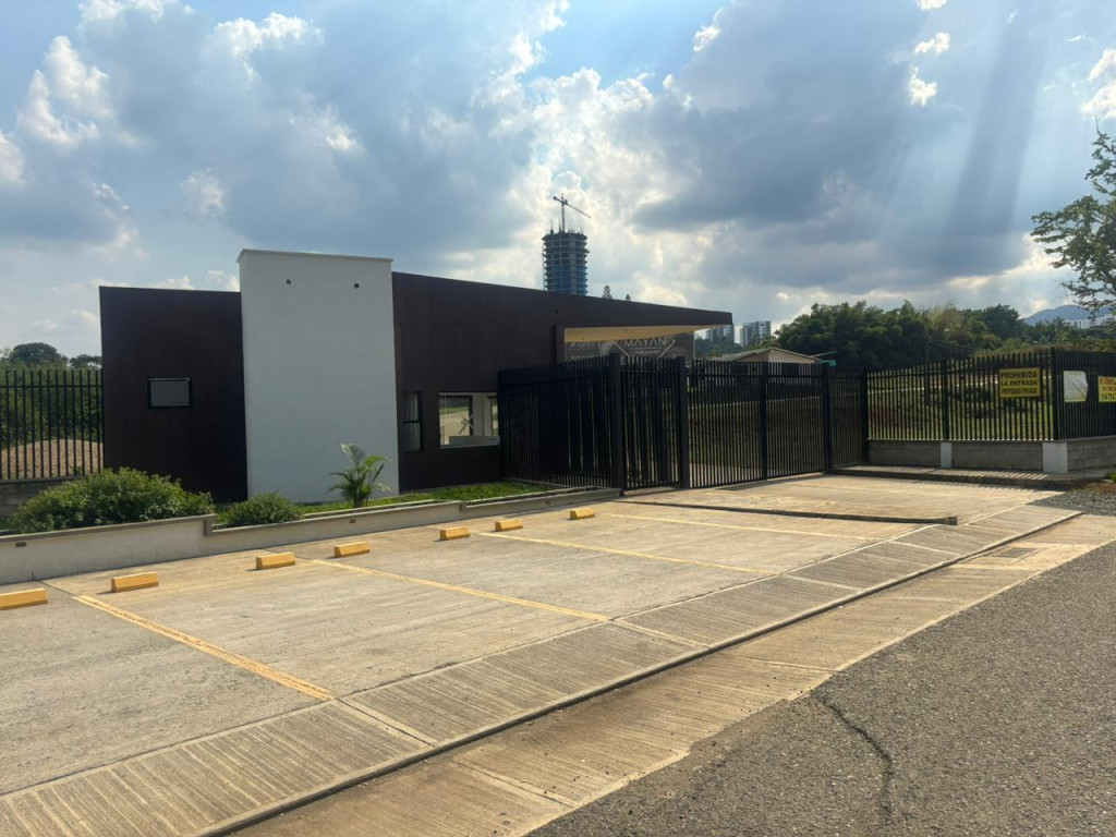 Lote En Venta - Ciudad Jardín, Cali