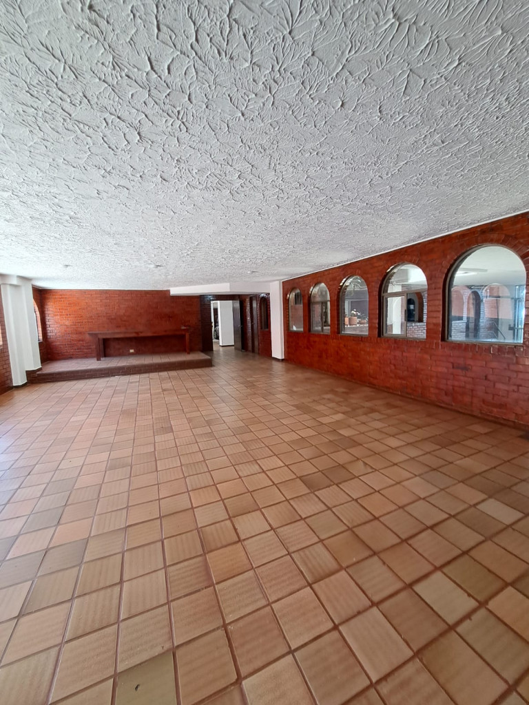 Apartamento En Venta - Los Cambulos, Cali