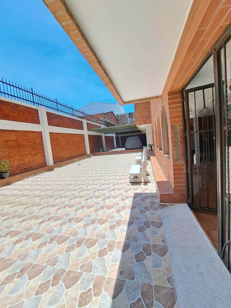 Apartamento En Venta - Los Cambulos, Cali