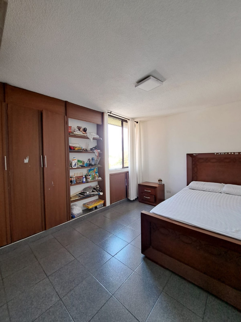 Apartamento En Venta - Los Cambulos, Cali