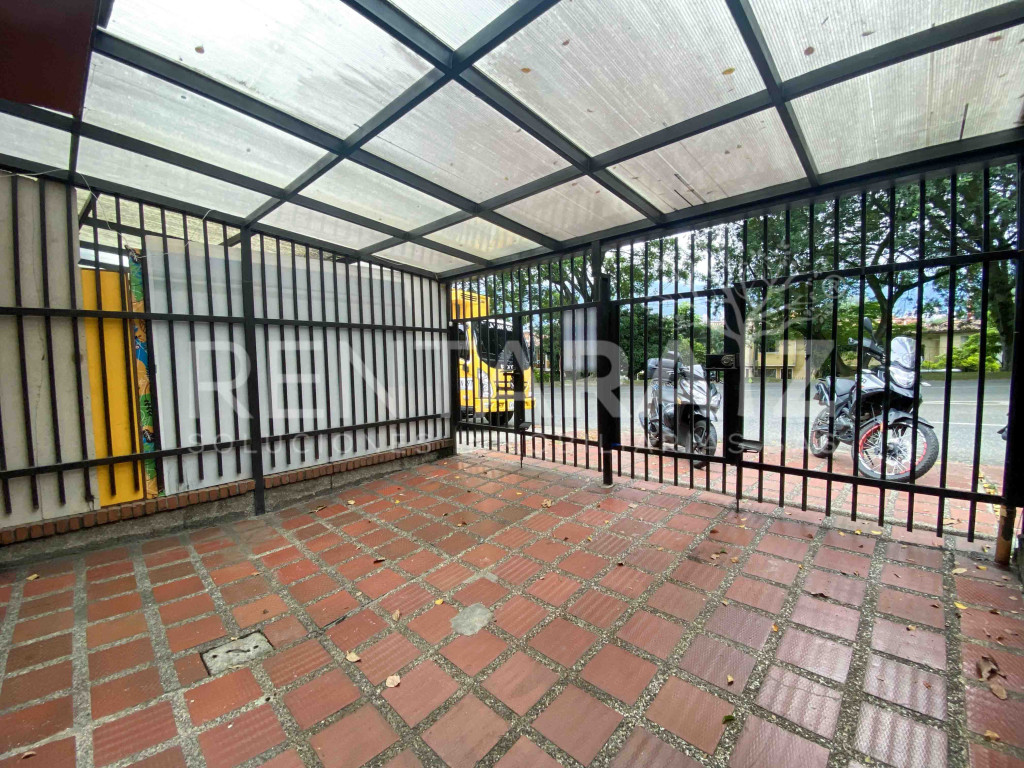 CASA Cra 65 # 1 sur 37, Belén La Gloria, Medellín en Belen La Gloria
