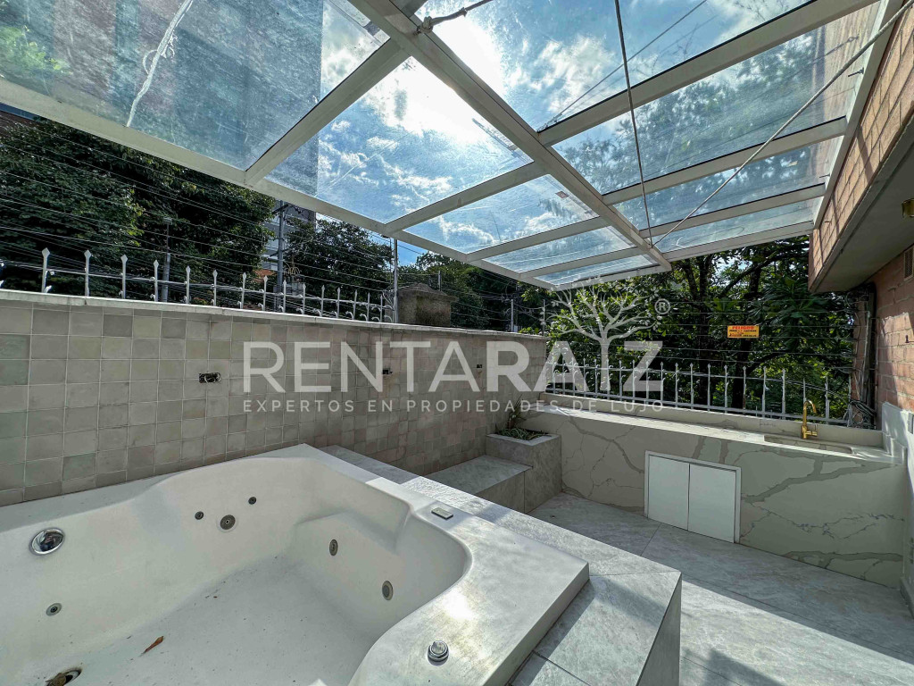 Calle 17 # 40b - 76. Urbanización Martinica de Castropol