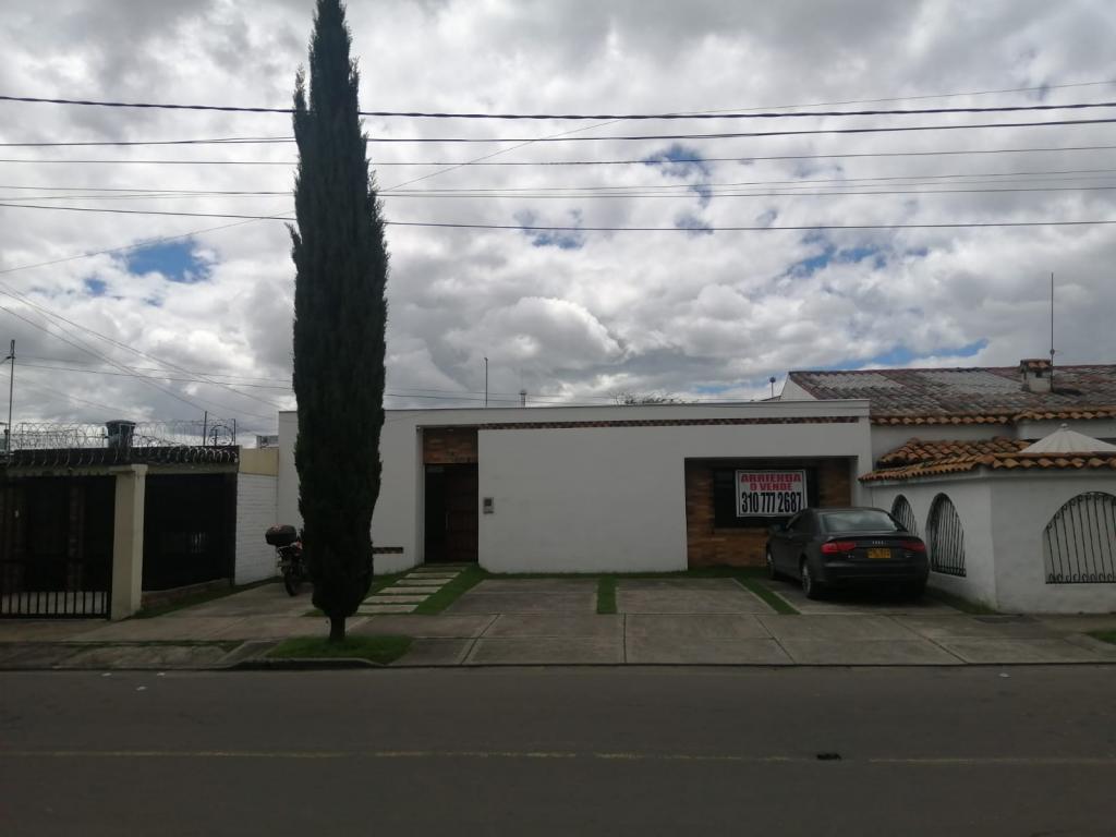 Casa en Arriendo por Rentabien S.A.S ubicado en Bogotá. El código del inmueble es: 7251227 Imágen 2