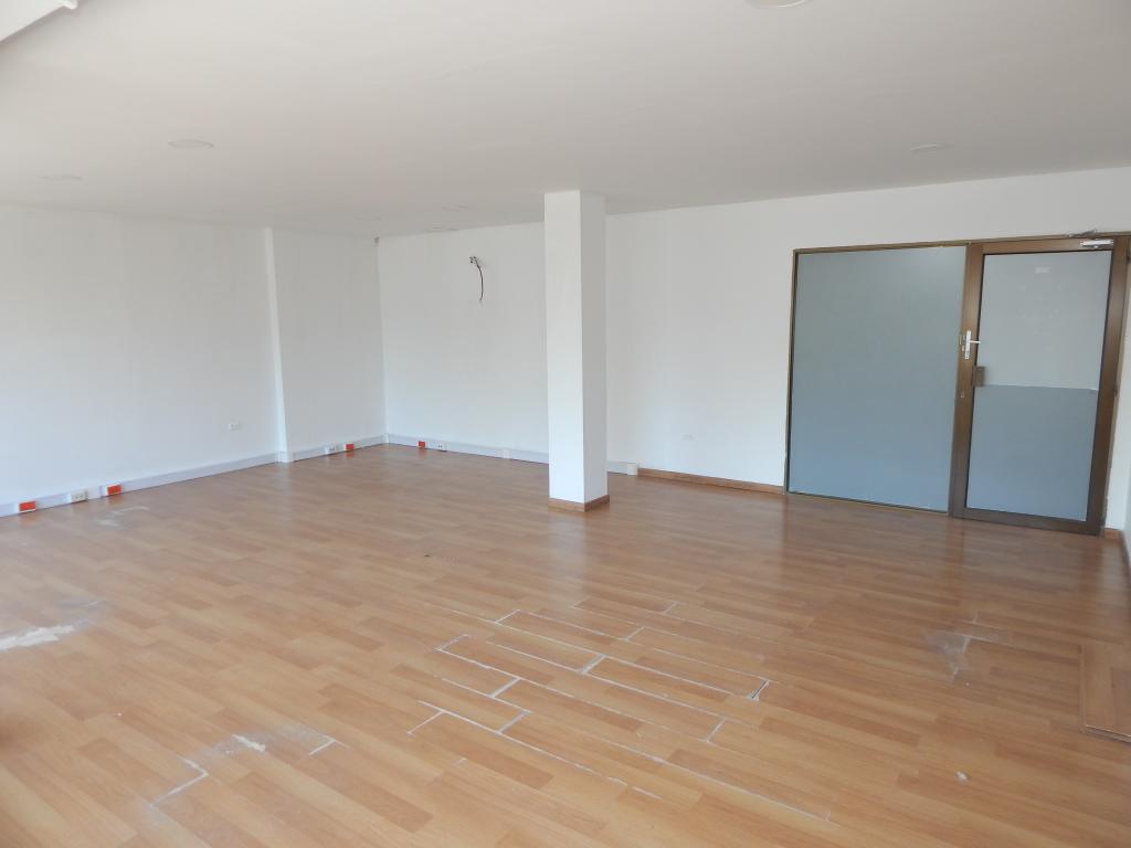 Local en Arriendo - Más