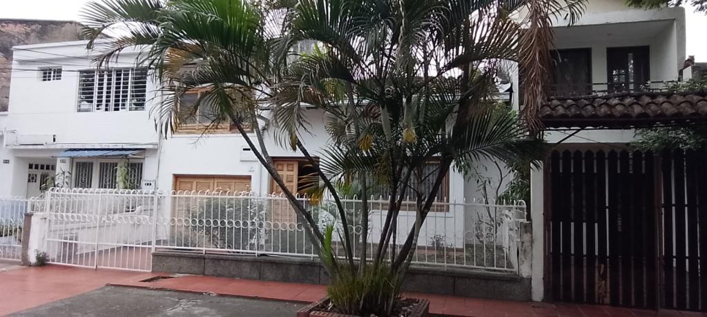 Casa En Venta - El Cedro, Cali