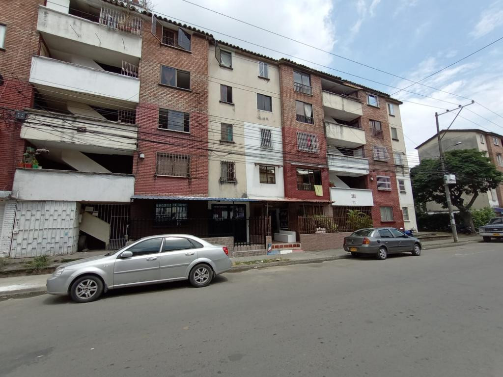 Apartamento En Venta - Los Alcázares, Cali