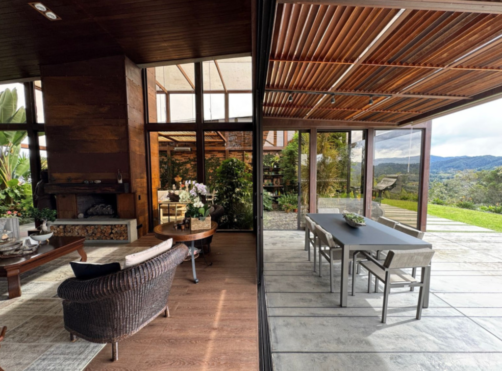 Casa En Venta - Las Palmas, Medellín
