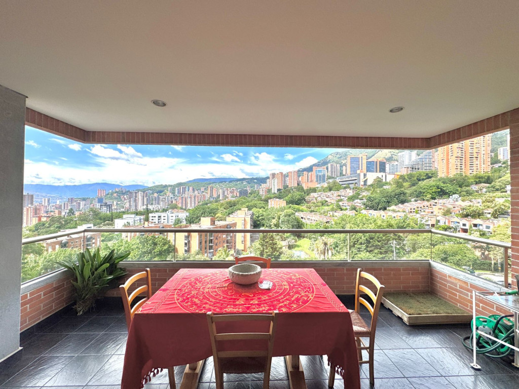 Apartamento En Arriendo/Venta - El Tesoro, Medellín