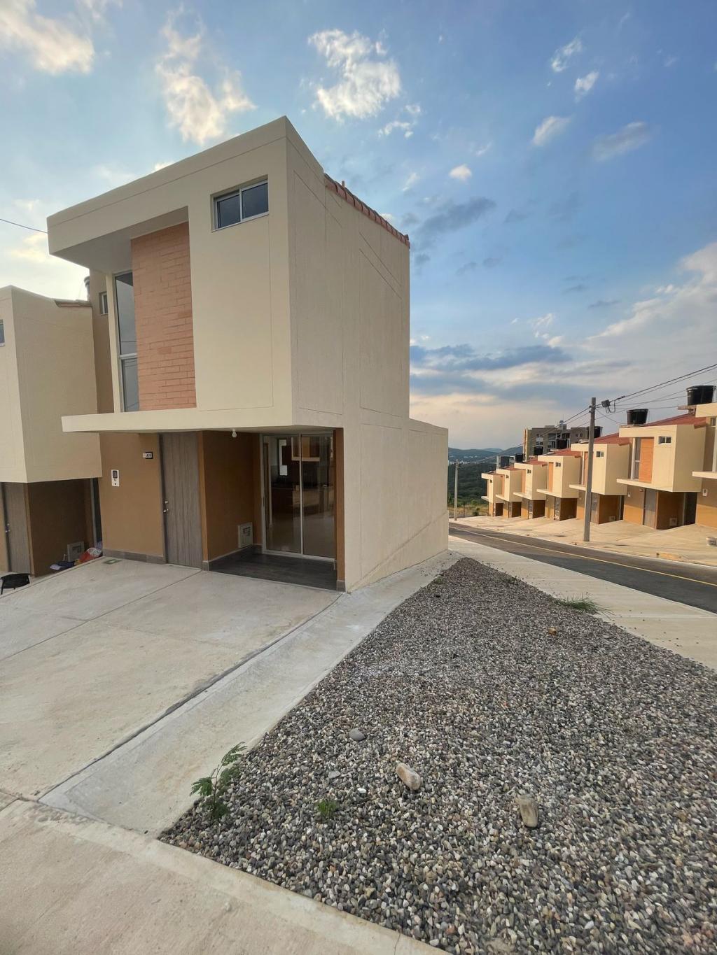 {{ ucwords(strtolower($inmueble[