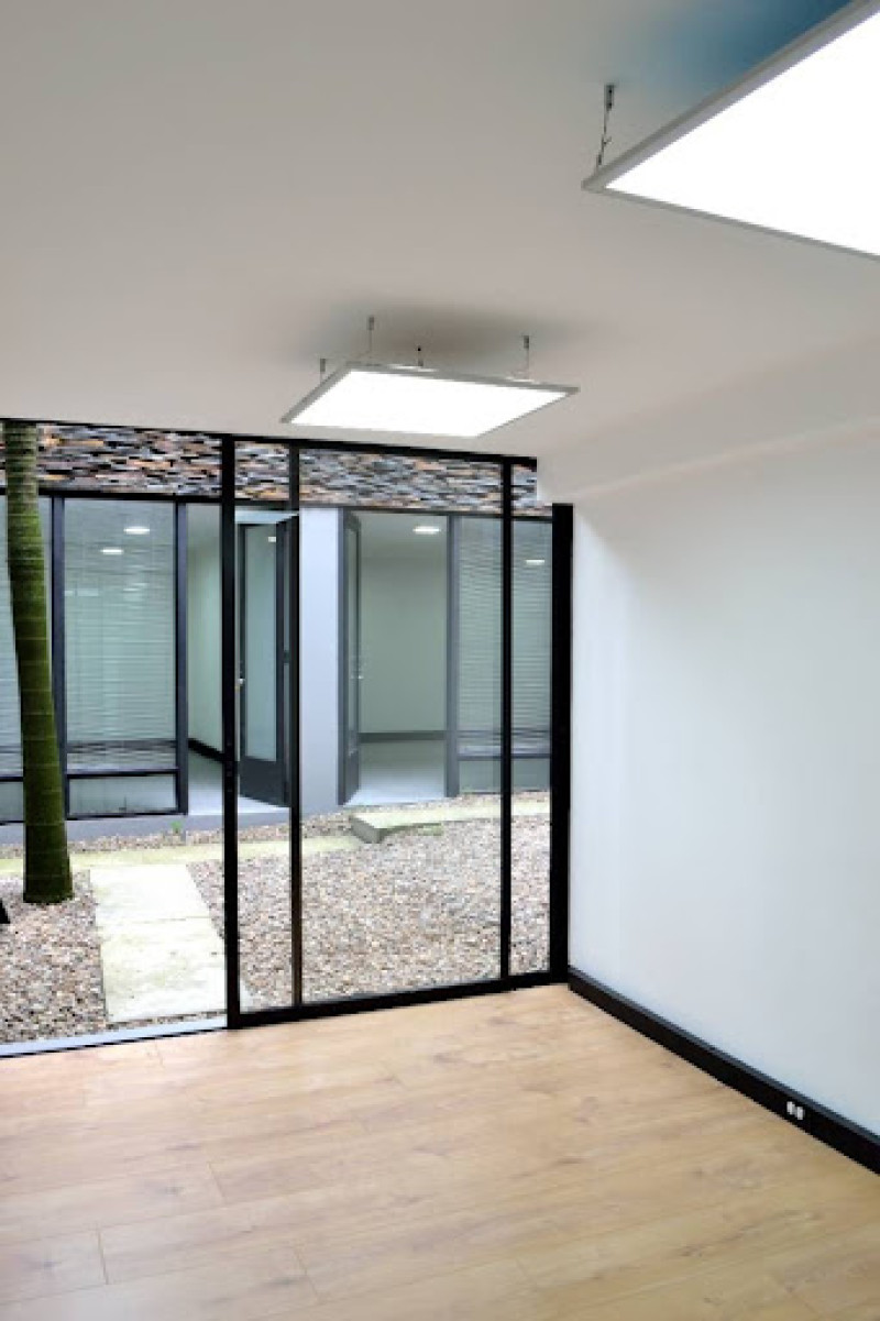 Comercial (Casa Para Comercio) En Arriendo - Santa Paula, Bogotá